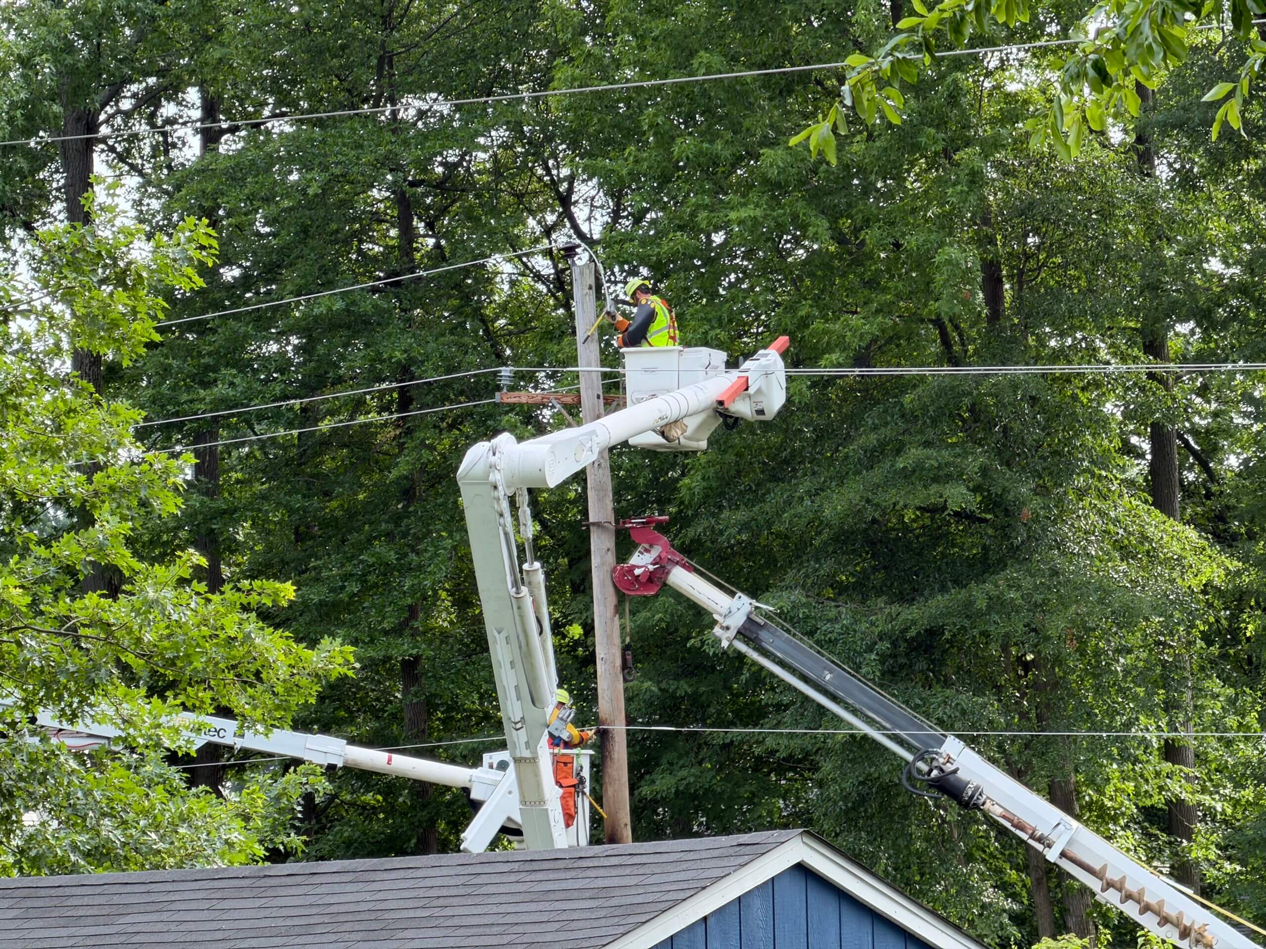 PECO workers fixing power line